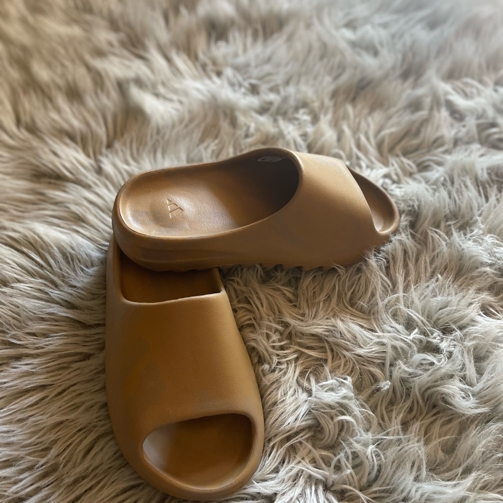 Like Yeezy slide very close to original